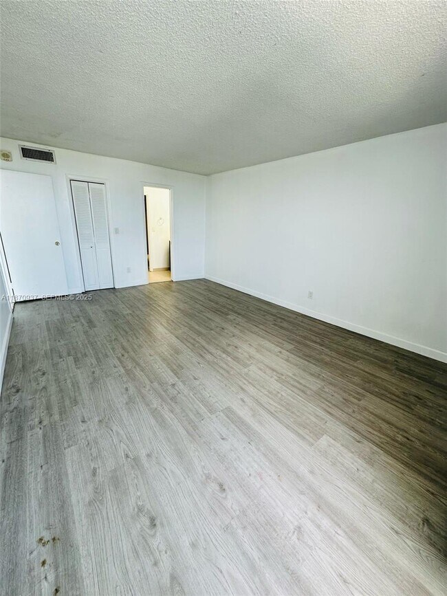 Building Photo - 2020 NE 135th St