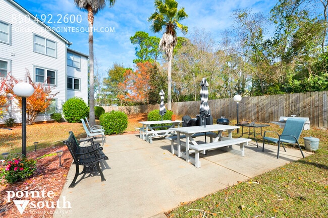 Building Photo - 2200 W 2nd St