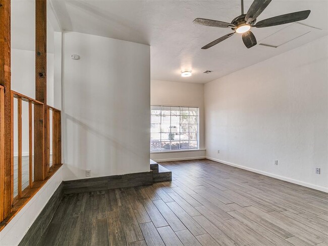 Building Photo - 816 S Santa Fe Dr