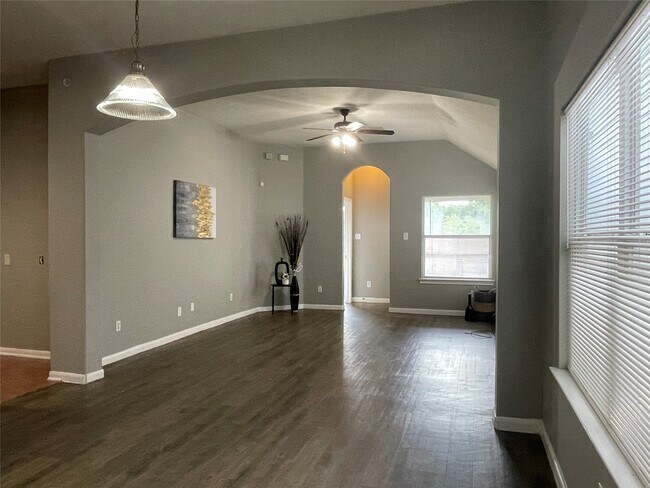 Building Photo - 811 Forest Hillside Ln