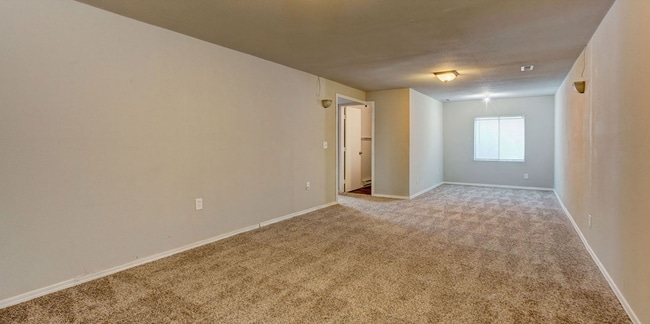Building Photo - 747 Ponderosa Dr
