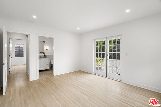 Building Photo - 435 Westmount Dr