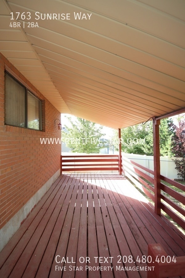 Building Photo - 1763 Sunrise Way