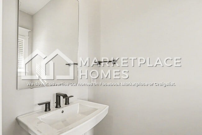 Building Photo - 517 Kingwood Ln