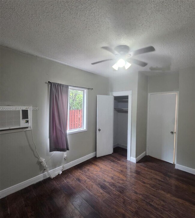 Building Photo - 1008 N 18th Ct