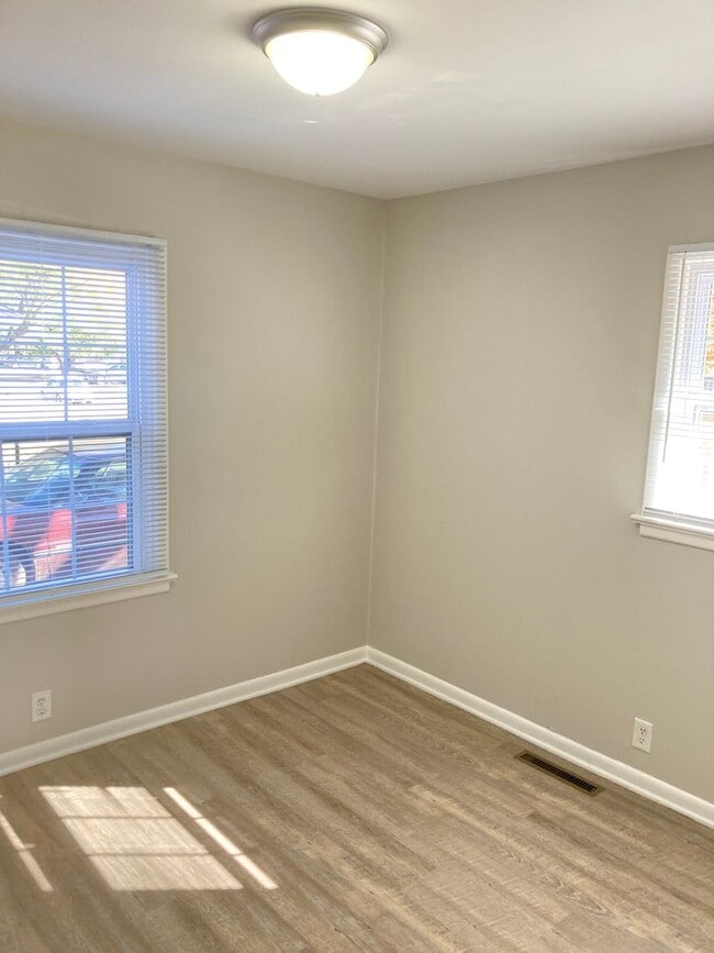 Building Photo - 3 Bedroom and 1 Bath House in Haysville