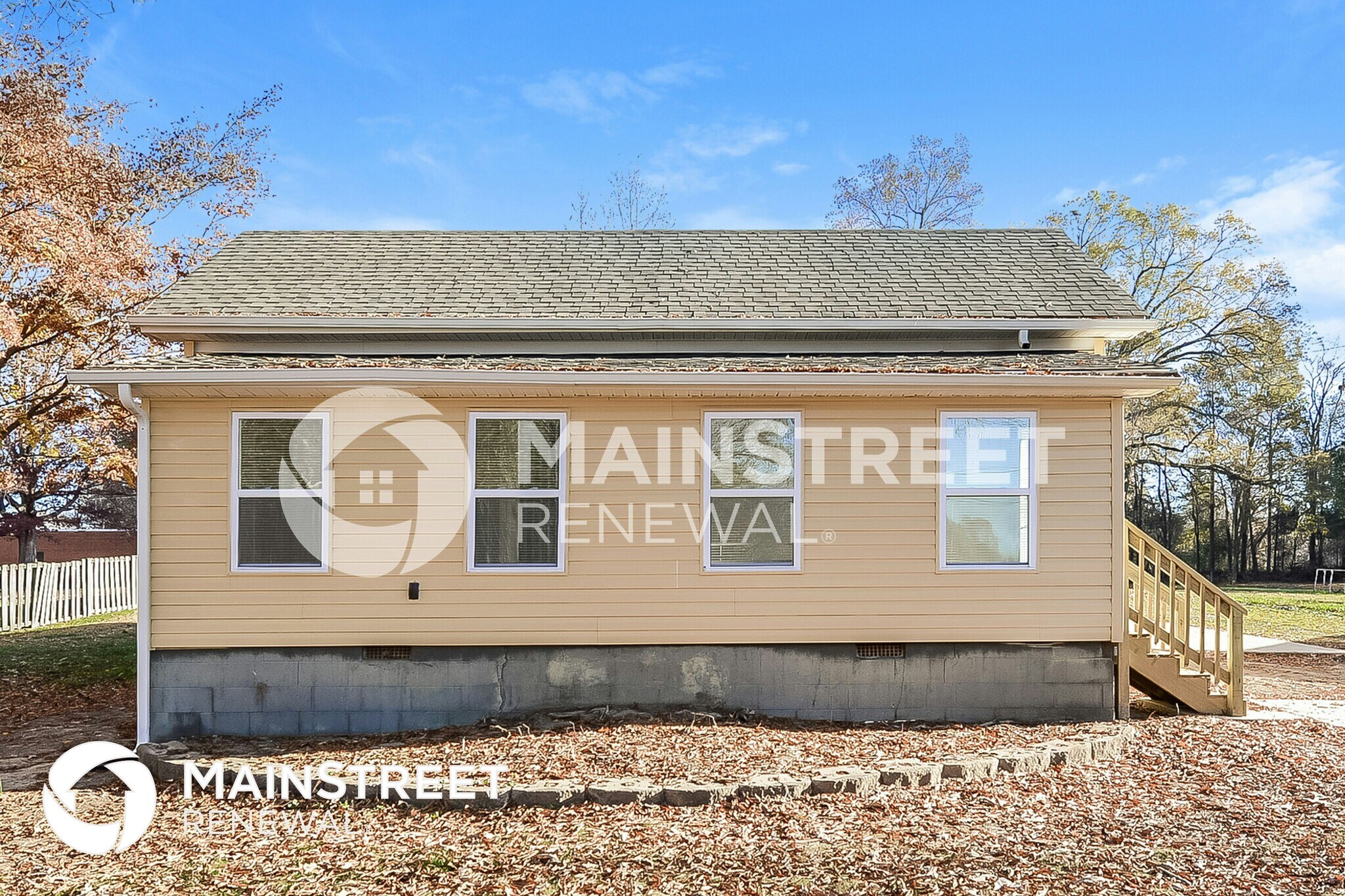 Building Photo - 320 W Steele St