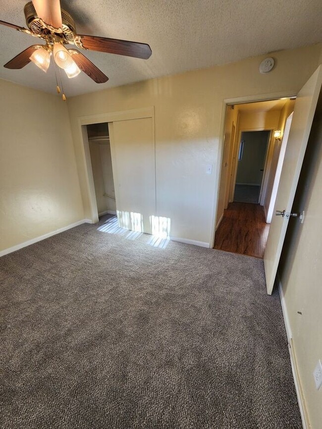 Building Photo - $1000 REBATE-SPACIOUS 2BR/1BA Unit with pr...