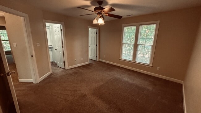 Building Photo - Charming 3br/2.5ba in Wake Forest! Garage, private. Available Now!