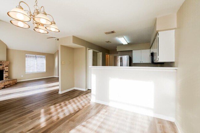 Building Photo - 5907 Beaconridge Dr