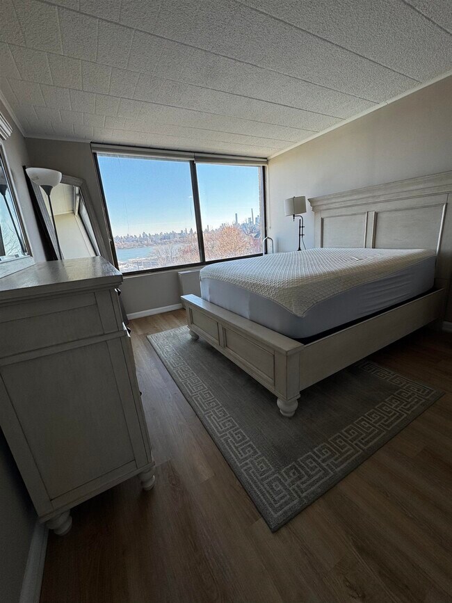 Building Photo - 9060 Palisade Ave