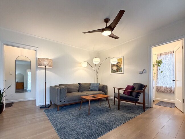 Building Photo - Spacious 2-Bedroom, 3-Bath Home in Spokane with Modern Comforts