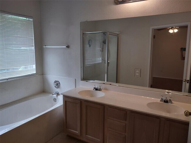 Building Photo - 8608 Devine Ln