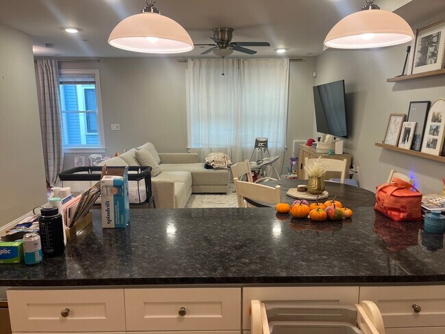 Building Photo - 45 Spring St