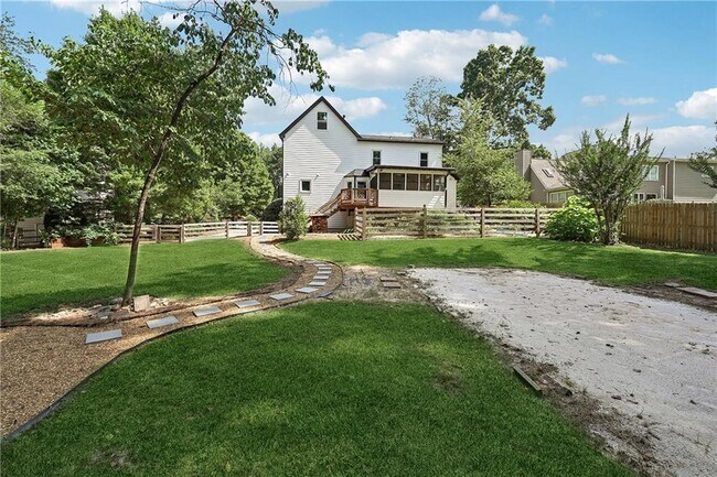 Building Photo - 5600 Surrey Ct
