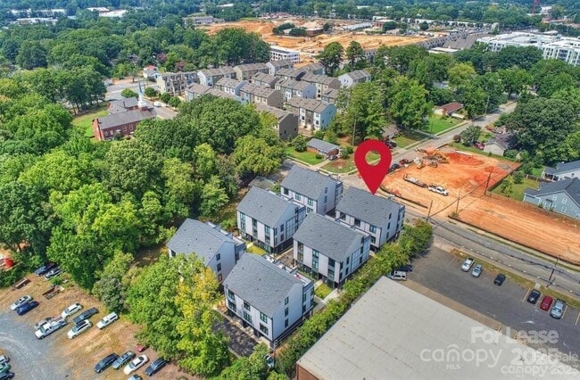 Building Photo - 215 Freeland Ln