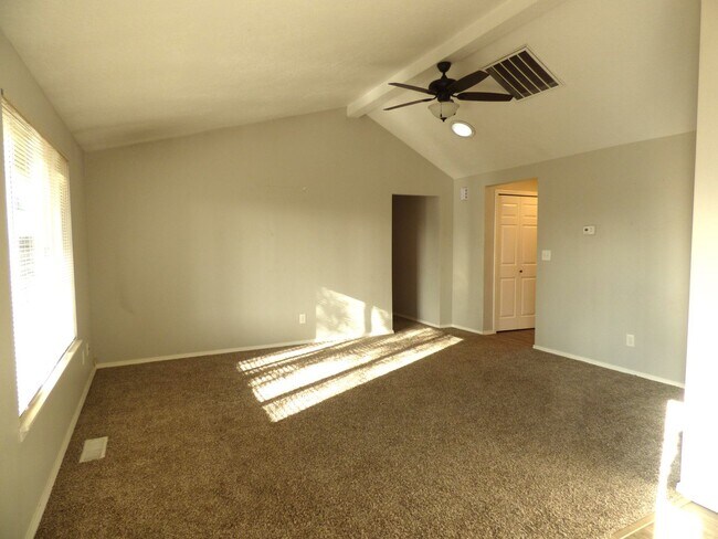 Building Photo - Rent Special: FREE First Full Month's Rent - 3 bed 2 Bath - Single Level home