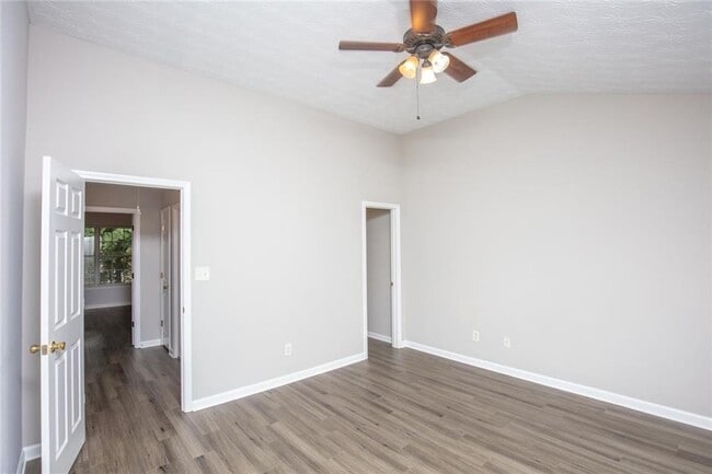 Building Photo - 649 Kenridge Dr