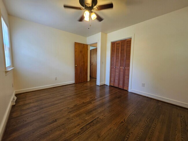 Building Photo - 318 Jasper Ln