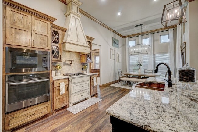 Building Photo - 4009 NE Realtree Dr