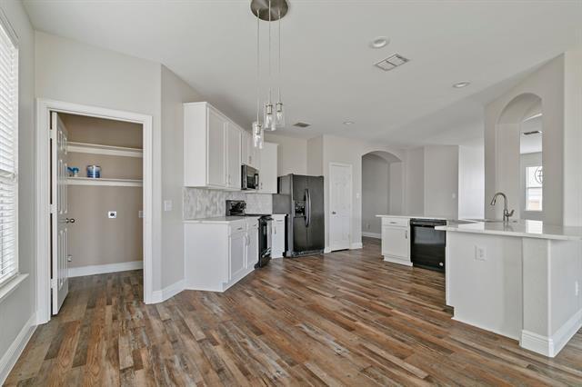 Building Photo - 14728 Riverside Dr