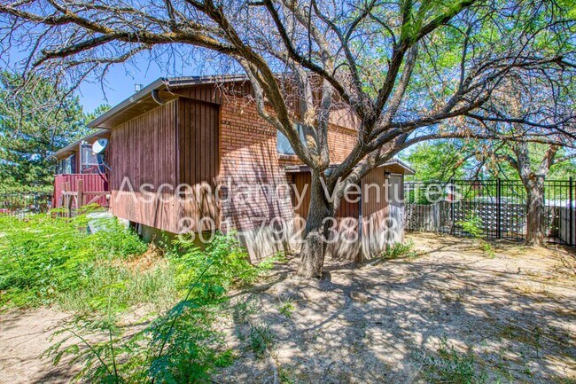 Building Photo - 706 Buzianis Way