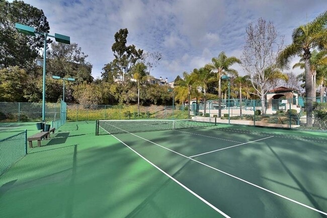 Building Photo - 2/2 End Unit Condo available near UTC