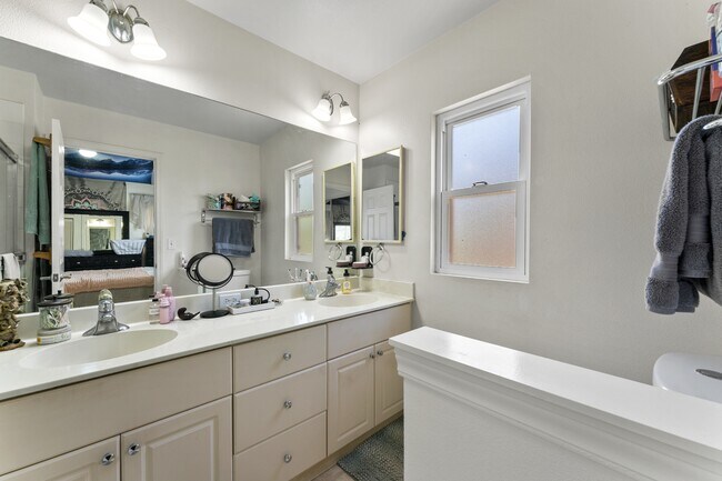 Building Photo - 87-1962-1962 Pakeke St