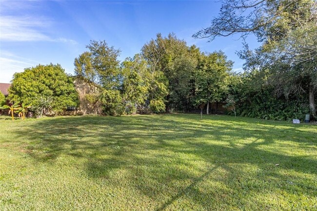 Building Photo - 712 E Flag Way