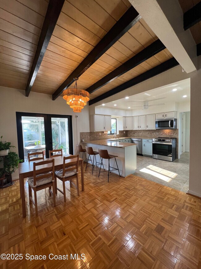 Building Photo - 2245 Sunset Ave