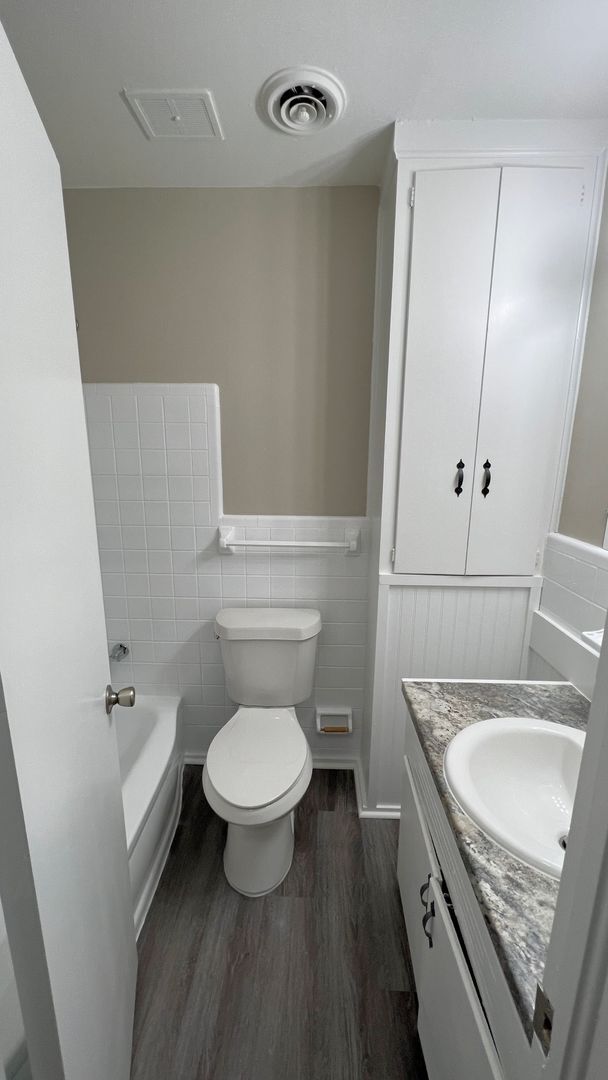 Building Photo - 3-Bedroom just waiting for you !