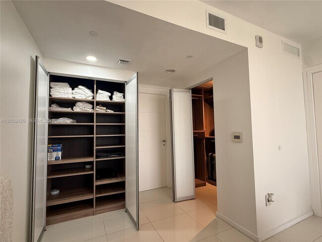Building Photo - 5300 Paseo Blvd