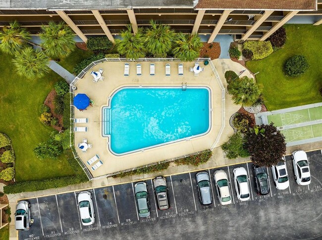 Building Photo - 2525 W Bay Dr