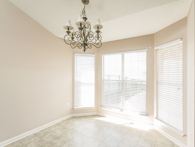 Building Photo - 8181 Martin Dr