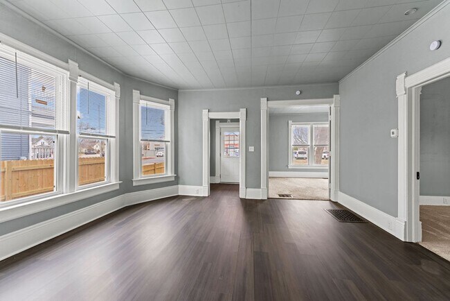 Building Photo - 506 E Parkway Ave