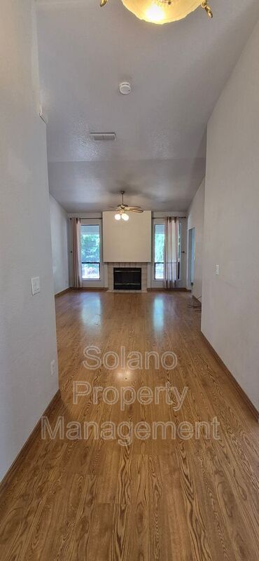 Building Photo - 642 Silvertop Way