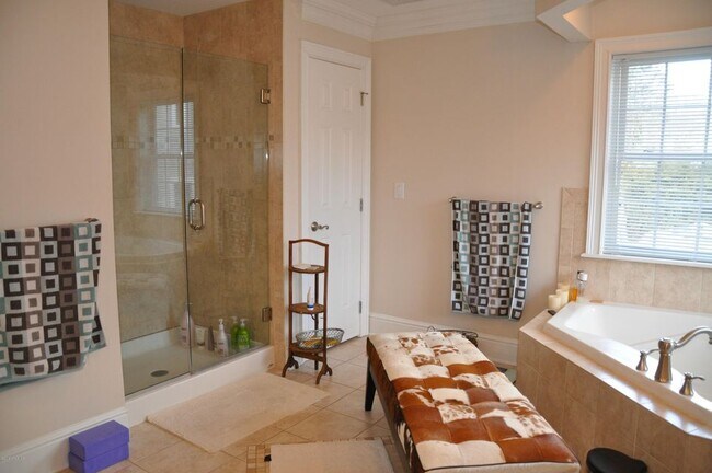 Building Photo - 24 Buena Vista Dr