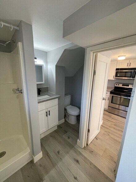 Building Photo - 214 Spruce St