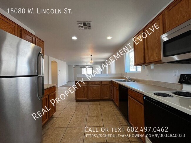 Building Photo - Goodyear Home With Lots of Amenities!!
