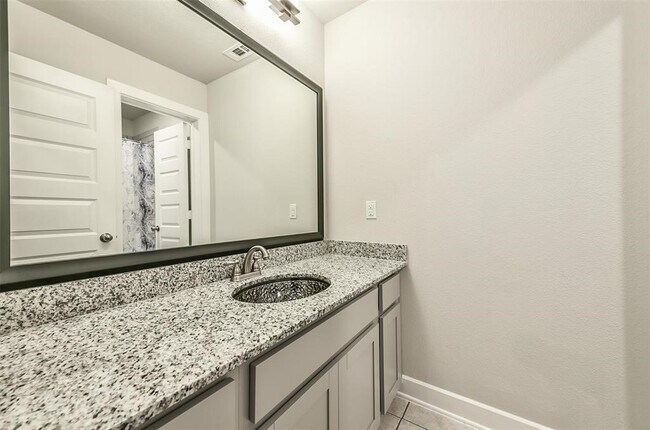 Building Photo - 16526 Whiteoak Canyon Dr