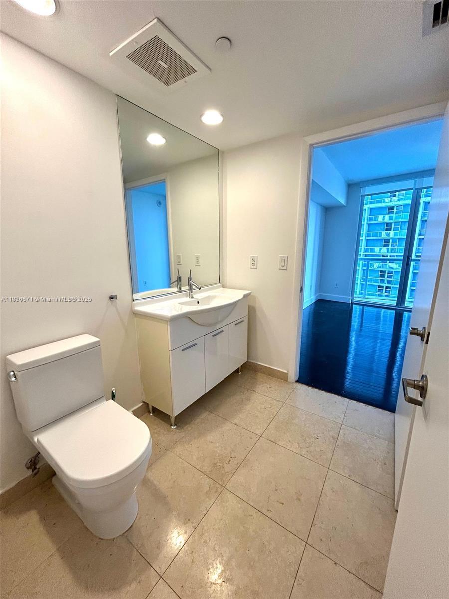 Building Photo - 475 Brickell Ave
