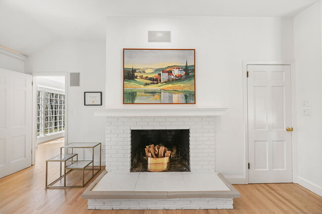 Building Photo - 60 Squires Ln