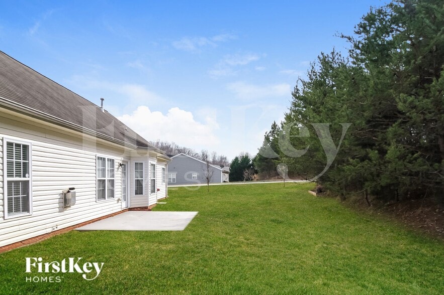 Building Photo - 4596 River Gate Dr