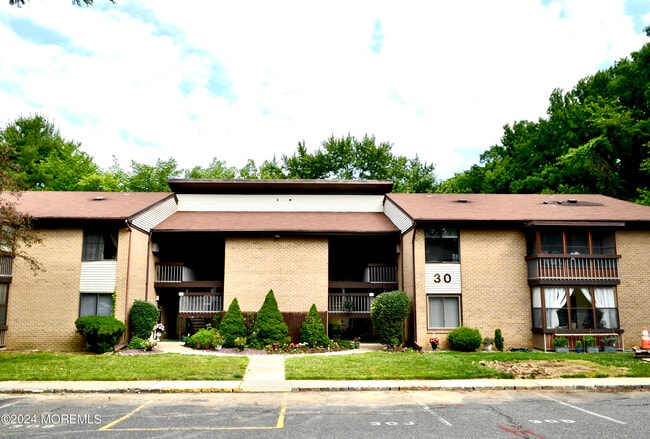 Building Photo - 30 Meadow Green Cir