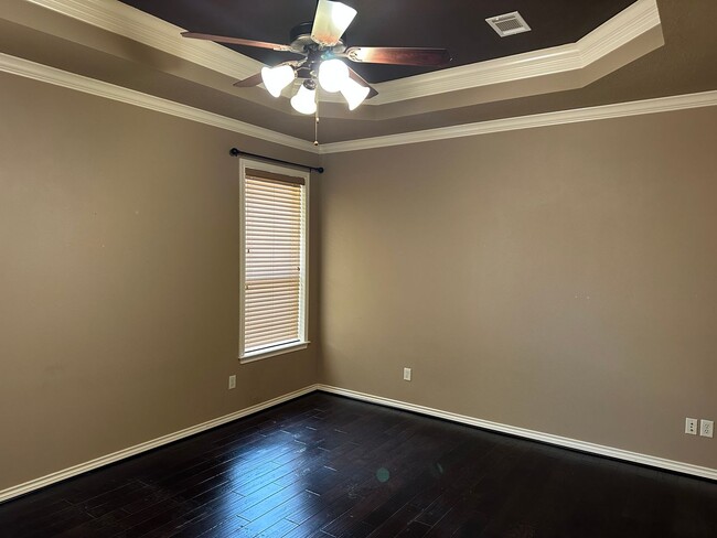 Building Photo - College Station - 3 bedroom 2 bath- 2 car garage - fenced in back yard home in Castlegate