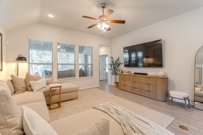 Building Photo - 130 Pioneer Canyon Pl