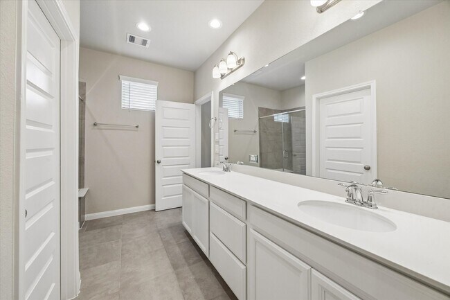 Building Photo - 9808 Rugged Oaks Dr