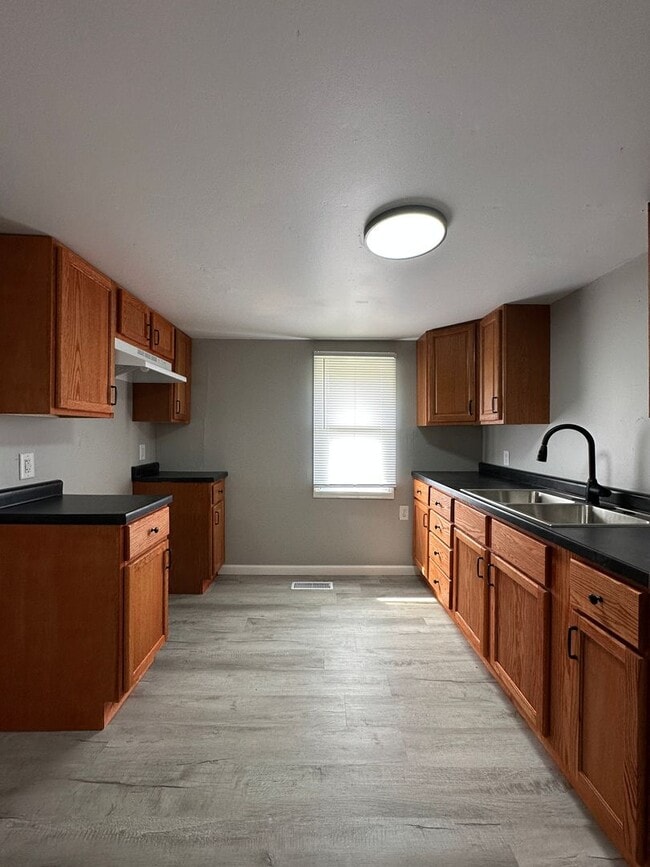 Building Photo - Fully Renovated 2 Bed / 2 Bath Home — Modern Finishes, Large Yard, Move-In Ready NOW!
