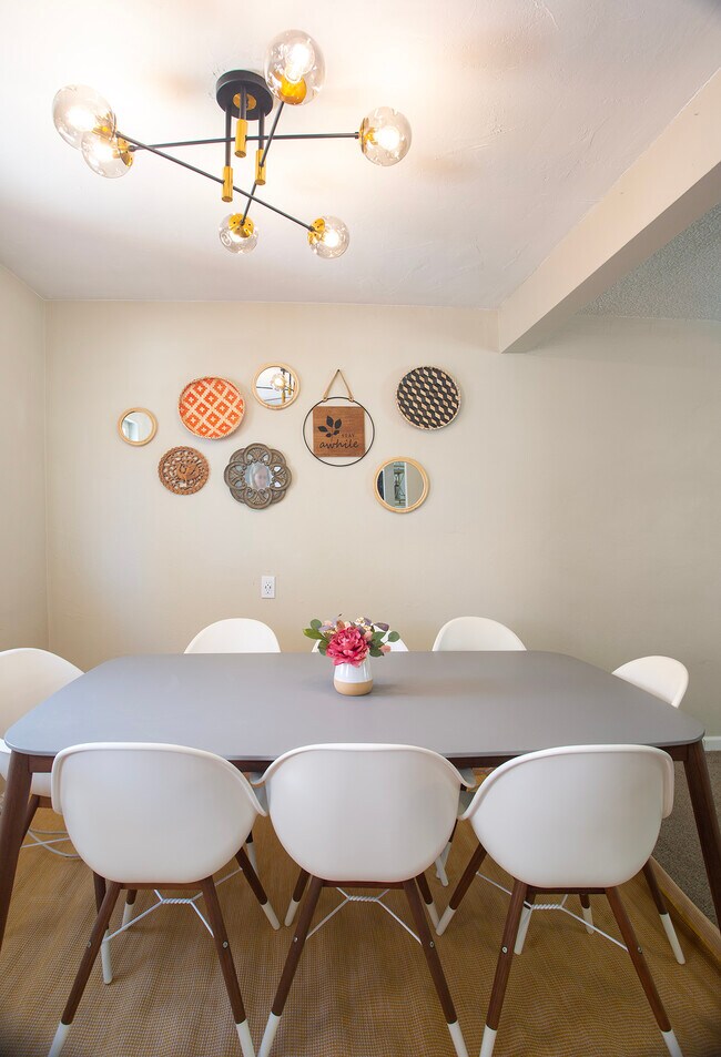 Building Photo - 136 Olive St