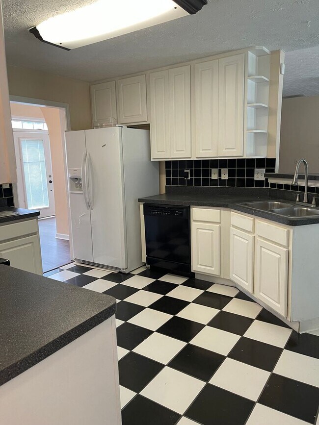 Building Photo - Riverdale Executive Home